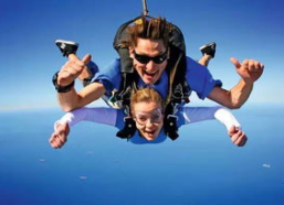 娱乐吃瓜酱跳伞视频大全,高空惊险！娱乐吃瓜酱跳伞视频大全集锦