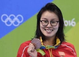 吃瓜群众对娱乐圈的评价,吃瓜群众眼中的繁华与争议