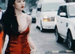 娱乐圈吃瓜爆料女明星穿着,娱乐圈女明星穿搭揭秘，吃瓜群众热议焦点